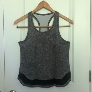 Size 6 Lululemon tank top, gently used, very cute